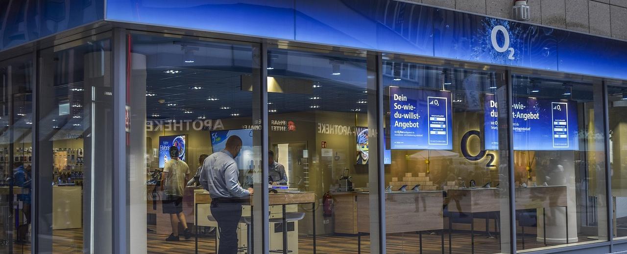 From Vance vs. EU to Buffetts AI Bet Navigating the Tech Investment Landscape