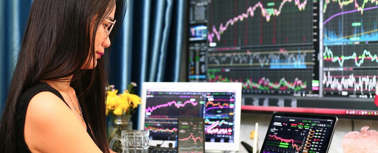 The Dividend King Joining the $1 Trillion Club & Amazons Unstoppable Growth