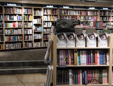 Teslas Robust Earnings, Apples Record Highs, and S&P 500 Rally Navigating Todays Market Opportunities