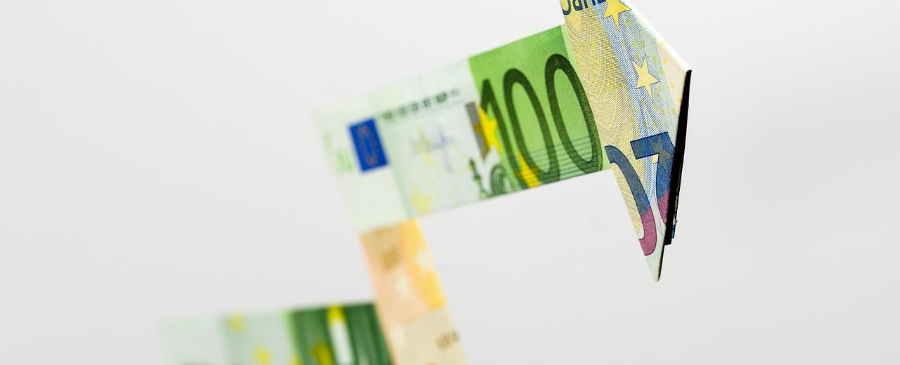 At a Crossroads Techs Wild Ride, Buffetts AI Bet, and the Hidden Forces Reshaping Markets